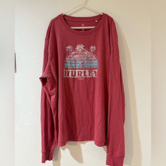 Hurley Tops - HURLEY women’s Medium Long Sleeve Tee with Palm tree graphic. GUC